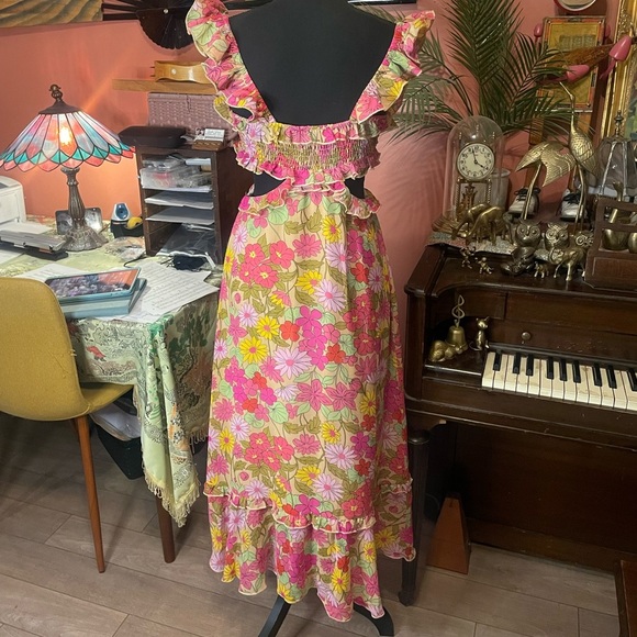 Show me your mumu lane midi dress in fun pink floral print Fun side cutouts M - Picture 2 of 10